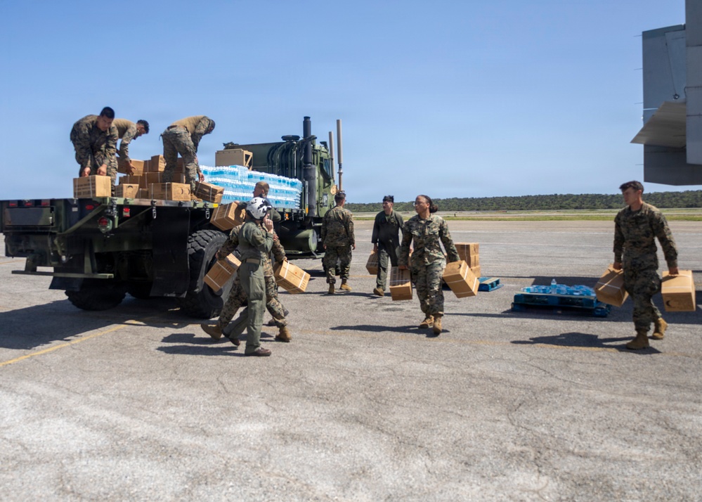 LCF-24: CLB 8 and VMM 365 (Rein) offload food and water