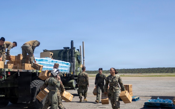 LCF-24: CLB 8 and VMM 365 (Rein) offload food and water