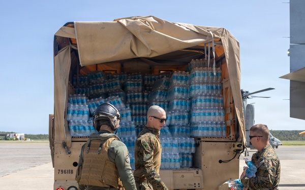 LCF-24: CLB 8 and VMM 365 (Rein) offload food and water