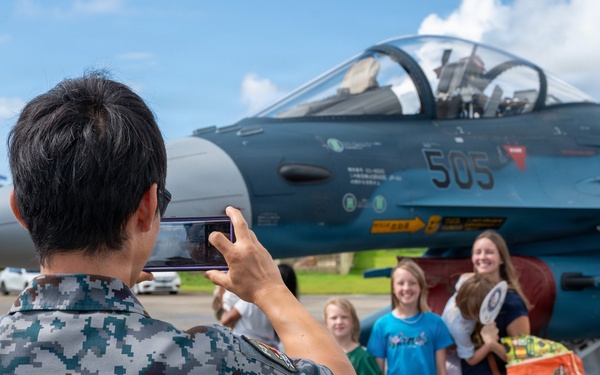 Pet the Jet showcases best of Valiant Shield 2026