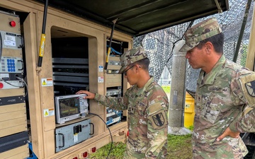Signal Team Stays Connected During Valiant Shield
