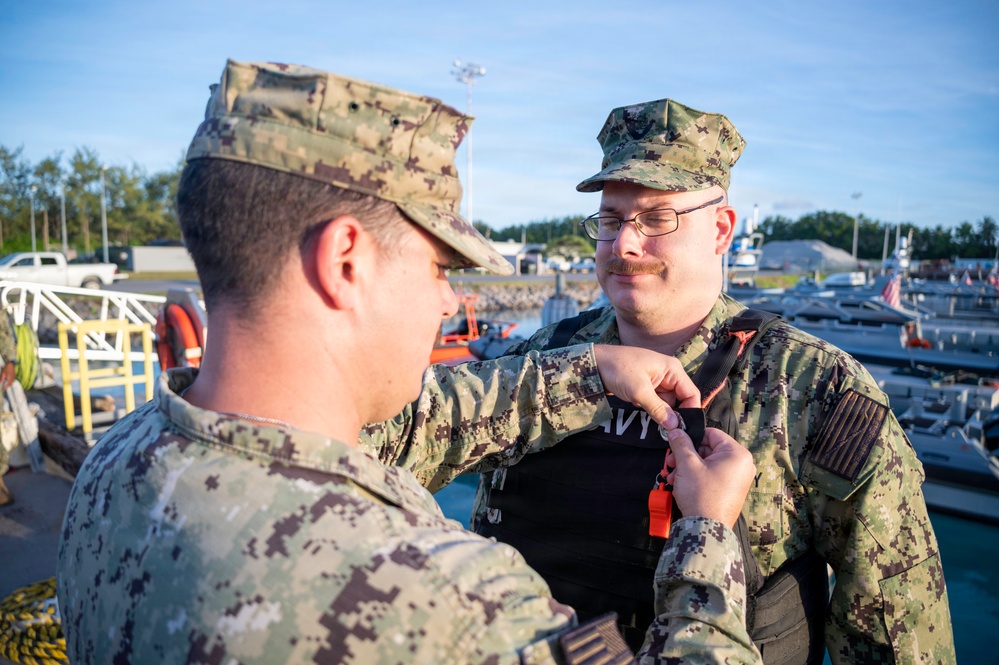 MA2 Harris Receives Award
