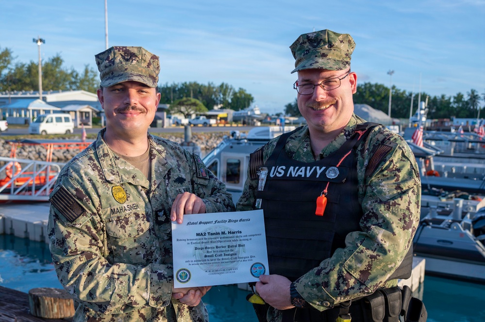 MA2 Harris Receives Award