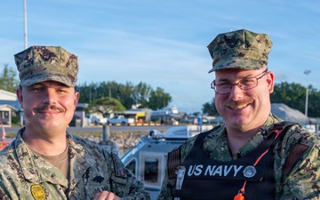 MA2 Harris Receives Award