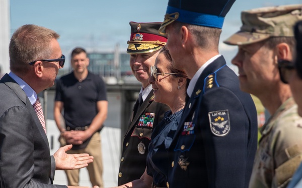 President Rinkēvičs and U.S. Ambassador Argyros visit U.S. Army Soldiers at Lielvārde Air Base, Latvia