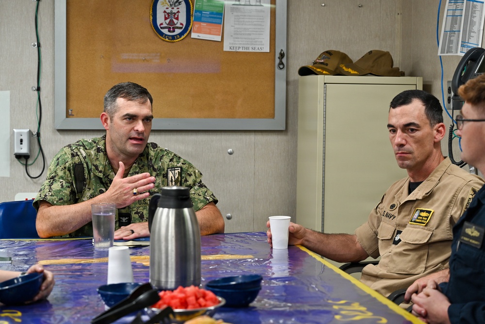 SWSC CO Visits USS Wichita