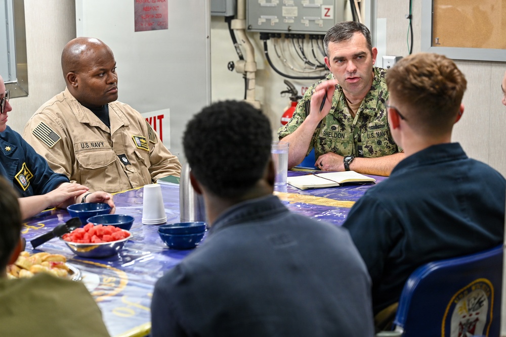 SWSC CO Visits USS Wichita