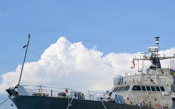 SWSC CO Visits USS Wichita