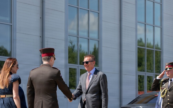 President Rinkēvičs and U.S. Ambassador Argyros visit U.S. Army Soldiers at Lielvārde Air Base, Latvia