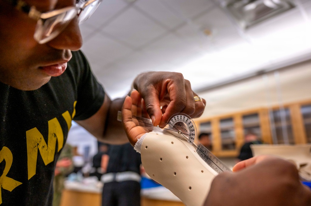 METC Occupational Therapy Assistant students create custom splints