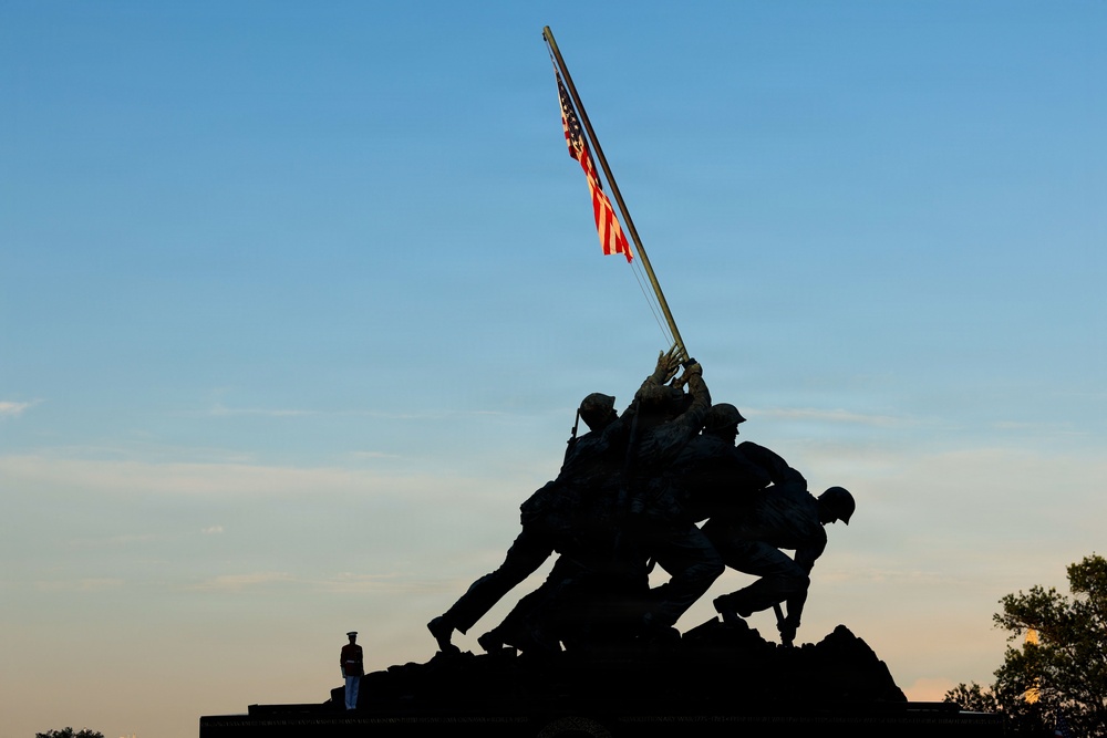 MCICOM Executive Director hosts His Excellency Jose Manuel Romualdez at Marine Barracks Washington's Sunset Parade