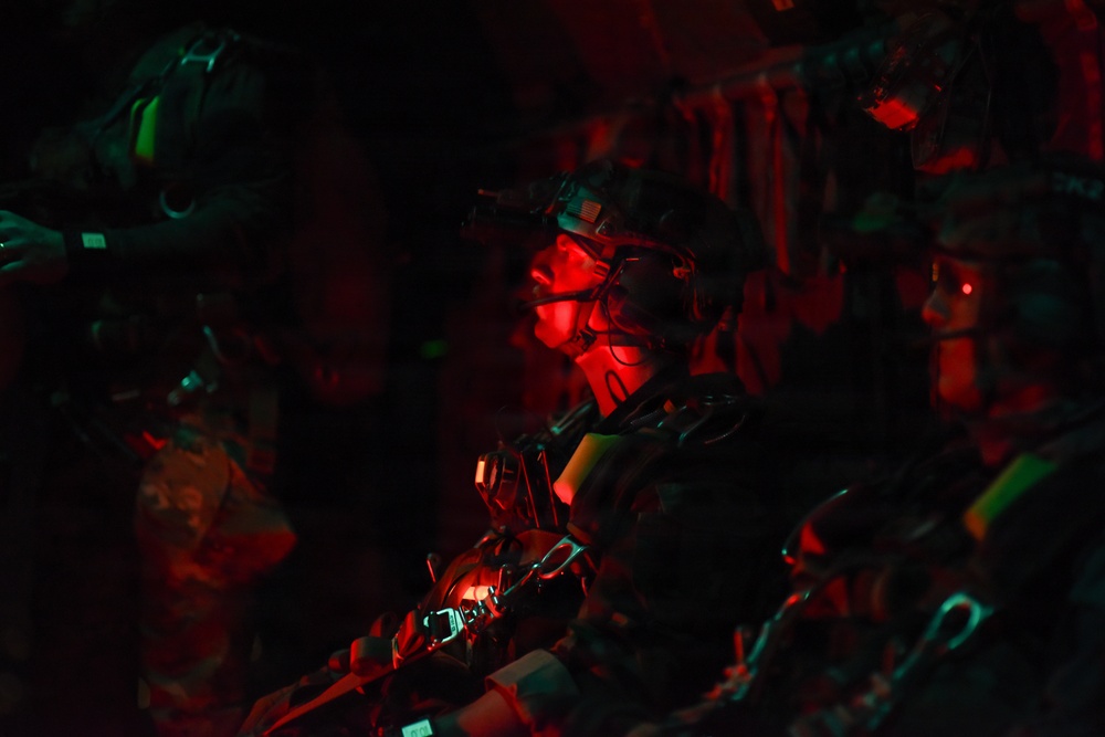 SCARNG Chinook supports special operations freefall training