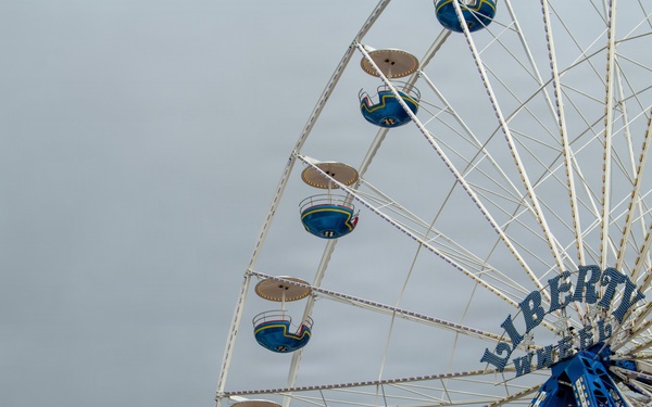 Volksfest Ferris Wheel