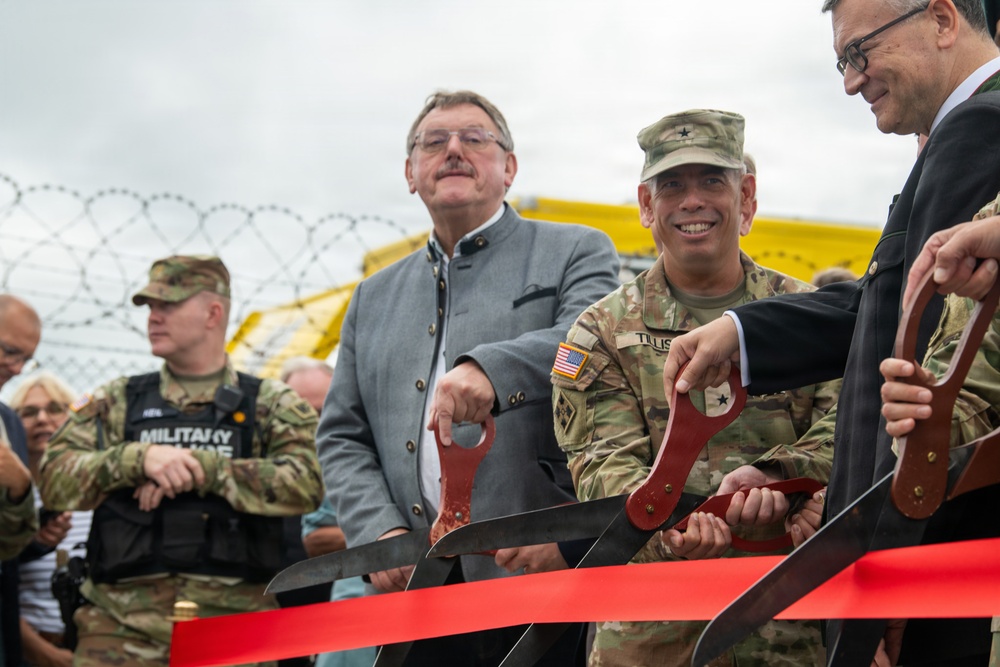 Brig. Gen. Tillis cuts ribbon at Volksfest