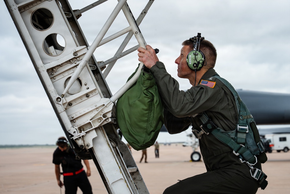USSTRATCOM commander tours Dyess AFB, highlights global strike readiness