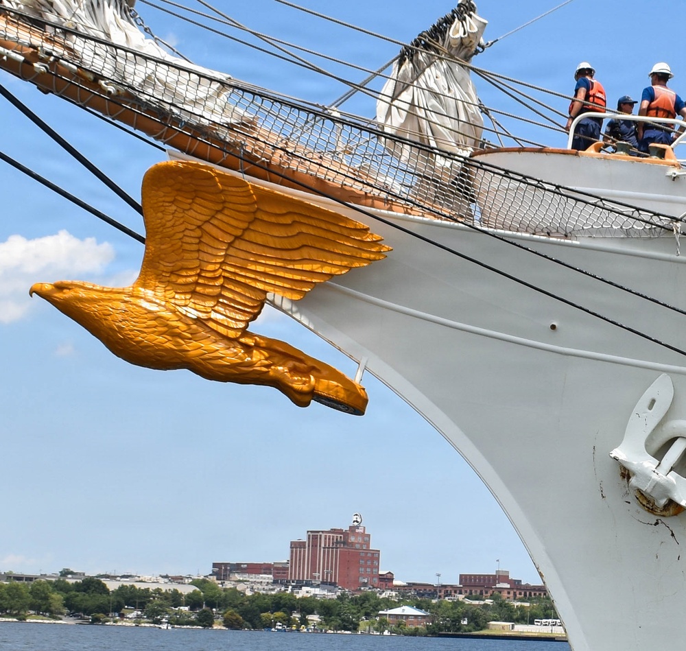 USCGC Eagle sails into Balimore Harbor