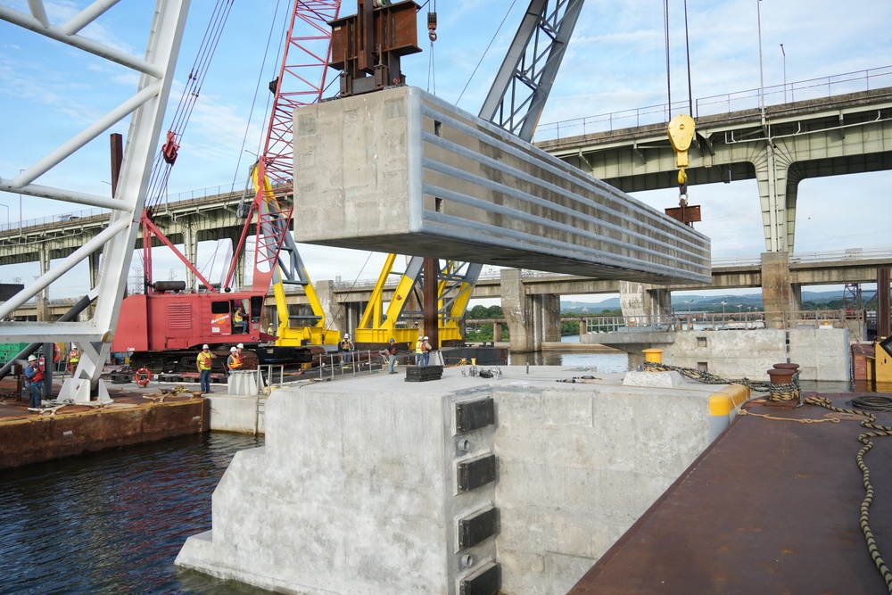 Upstream approach wall contract reaches major milestone at Chickamauga Lock