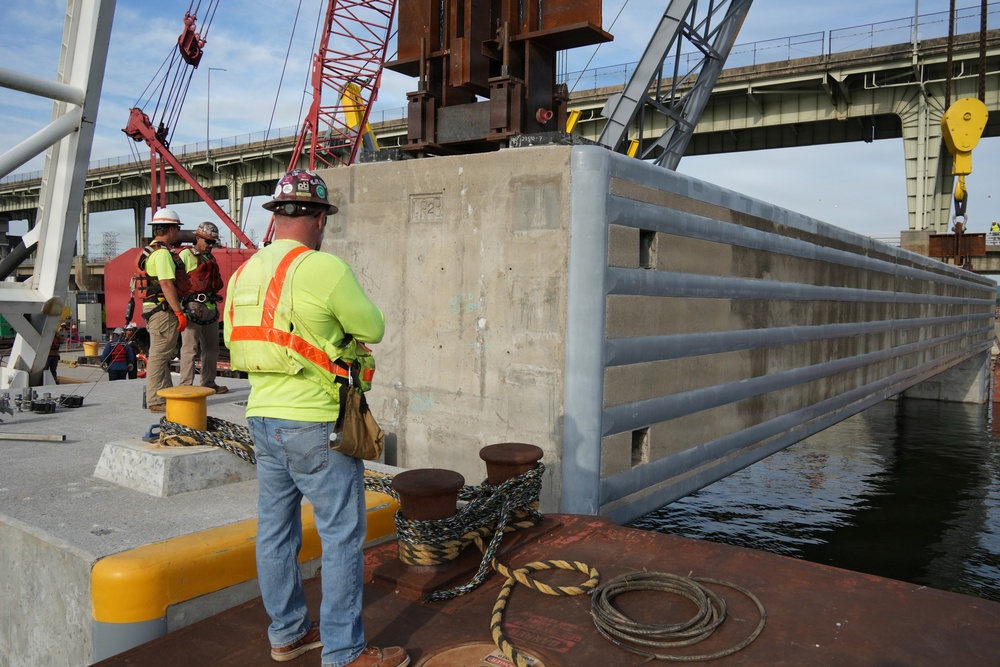 Upstream approach wall contract reaches major milestone at Chickamauga Lock