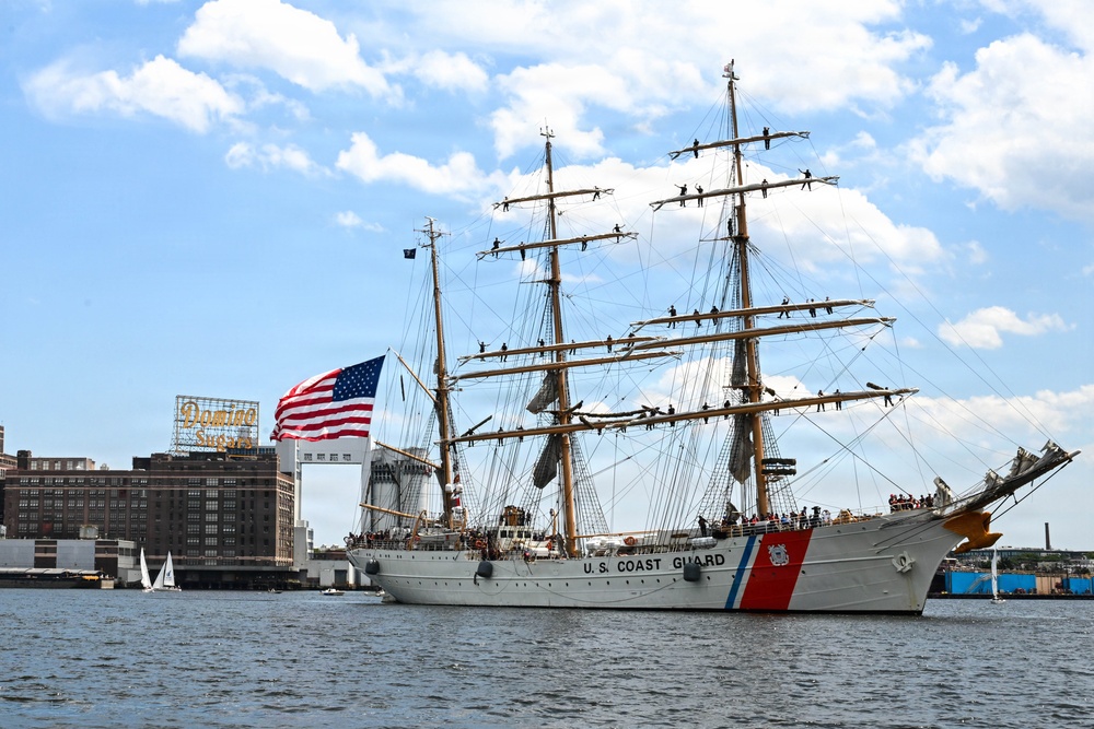 USCGC Eagle sails into Baltimore Harbor