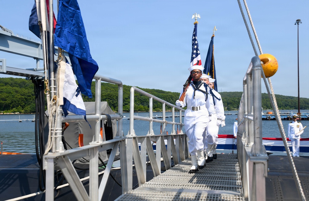 USS South Dakota (SSN 790) Holds Change of Command Ceremony