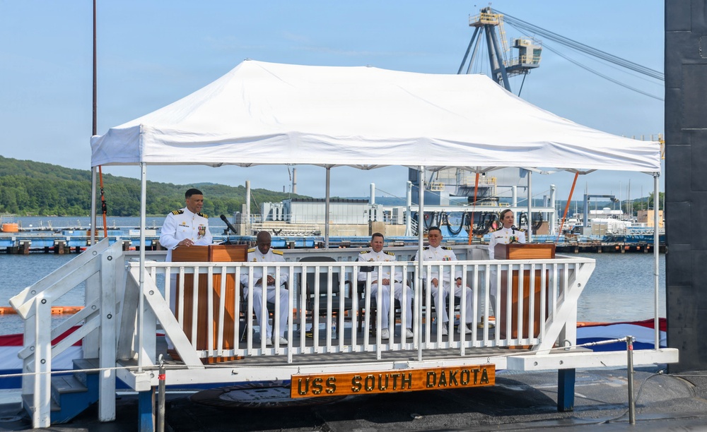 USS South Dakota (SSN 790) Holds Change of Command Ceremony