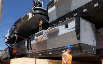 Navy, Marine Corps teams expand maritime positioning capability during USNS Button backload