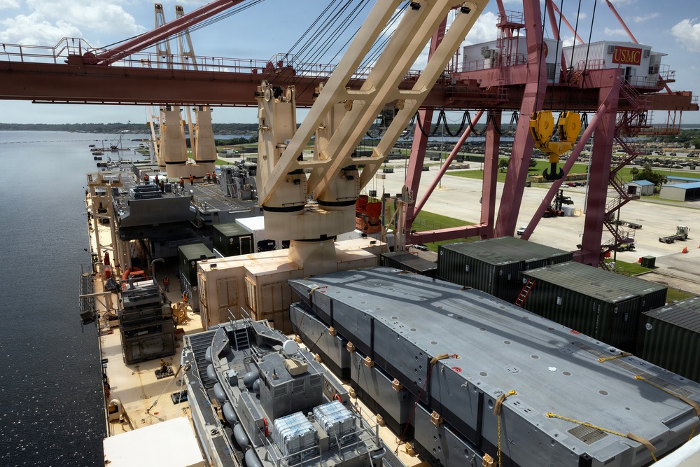 Navy, Marine Corps teams expand maritime positioning capability during USNS Button backload