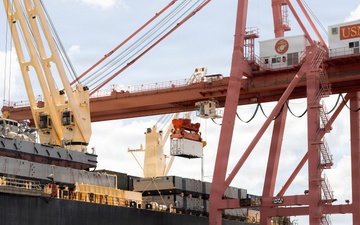Navy, Marine Corps teams expand maritime positioning capability during USNS Button backload