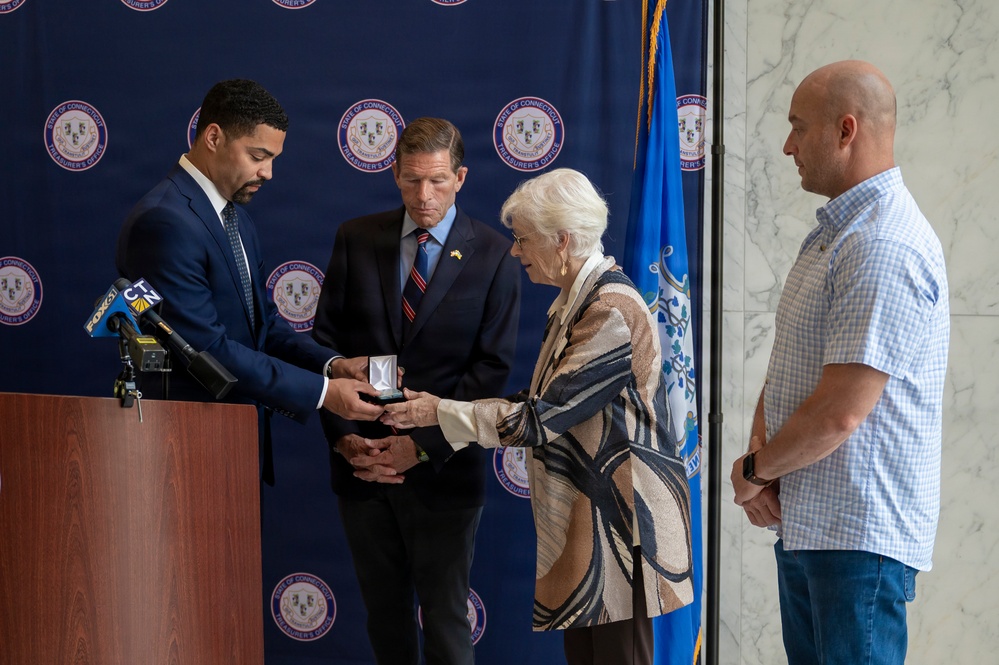 Connecticut treasurer returns unclaimed military medals to families