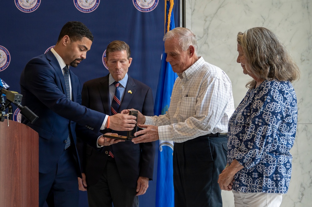 Connecticut treasurer returns unclaimed military medals to families