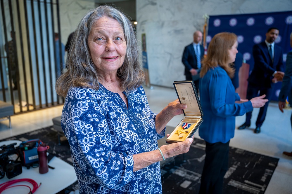 Connecticut treasurer returns unclaimed military medals to families