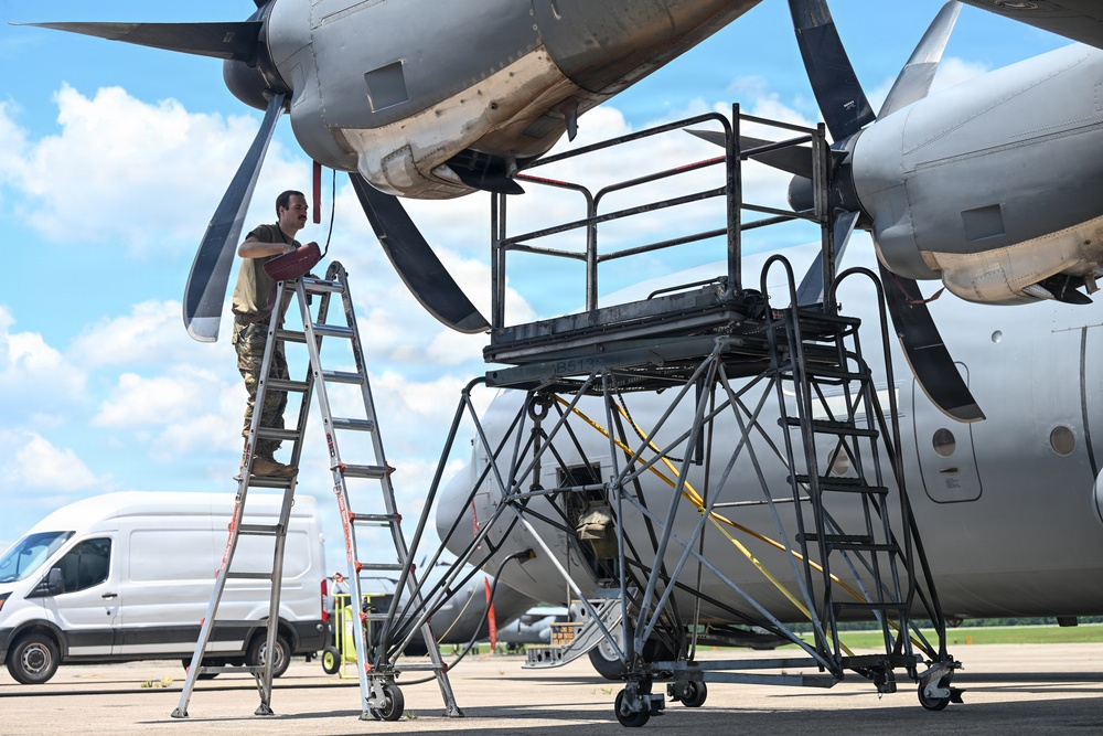 Behind the engine: teamwork on the line
