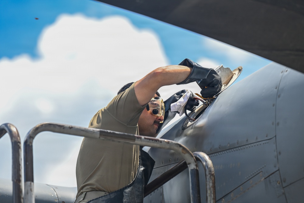 Behind the engine: teamwork on the line