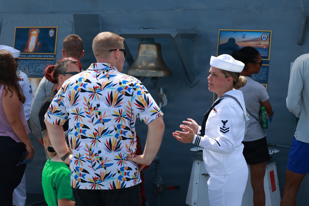 Public tours USS Carl M. Levin during RIMPAC 26 open ship event