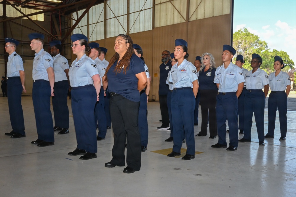Kirtland Medical Group Hosts Change of Command Ceremony