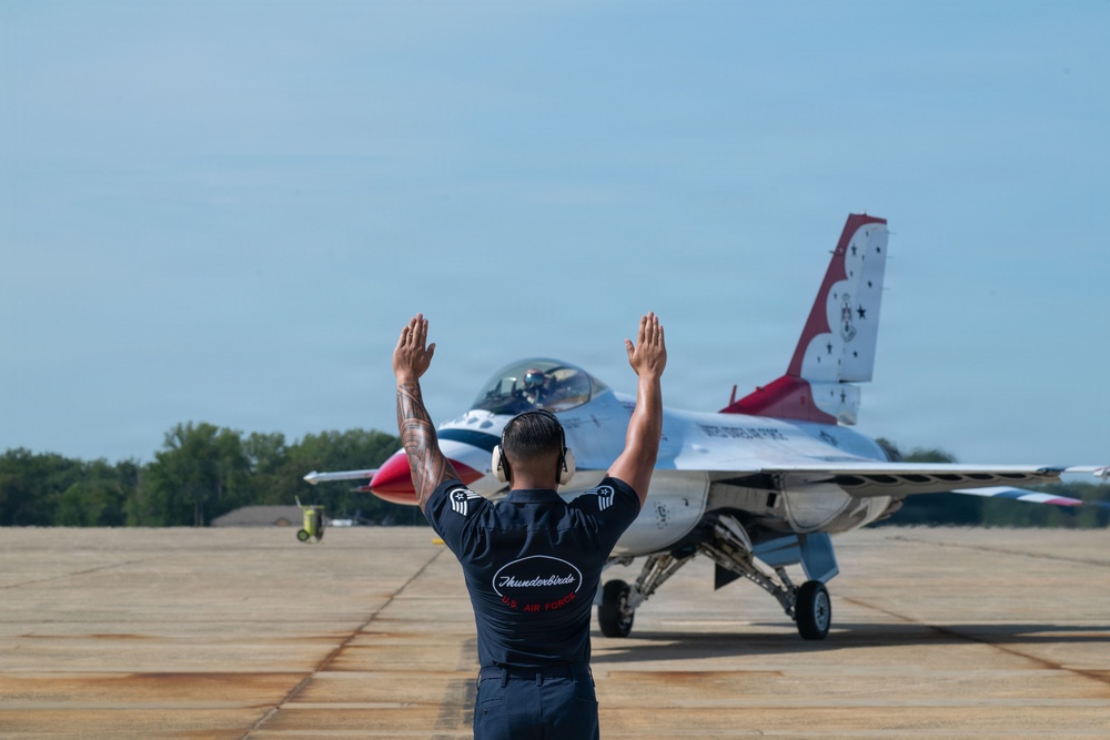 U.S. Thunderbirds arrive for Freedom 250 celebration