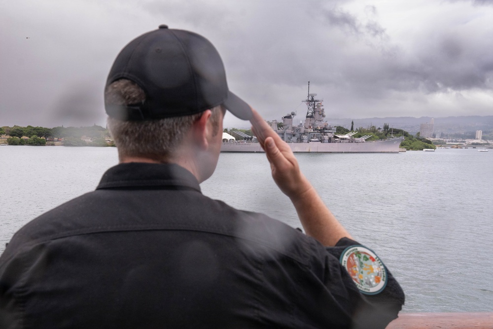 Canadian Sailor salutes USS Missouri during RIMPAC 2026 arrival