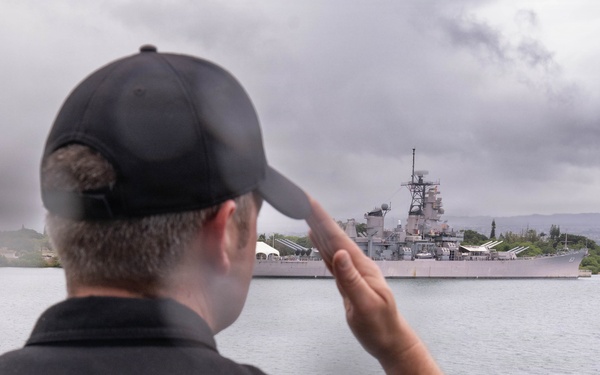 Canadian Sailor salutes USS Missouri during RIMPAC 2026 arrival