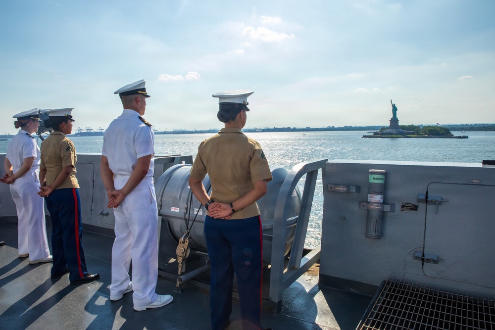 USS Arlington (LPD 24)