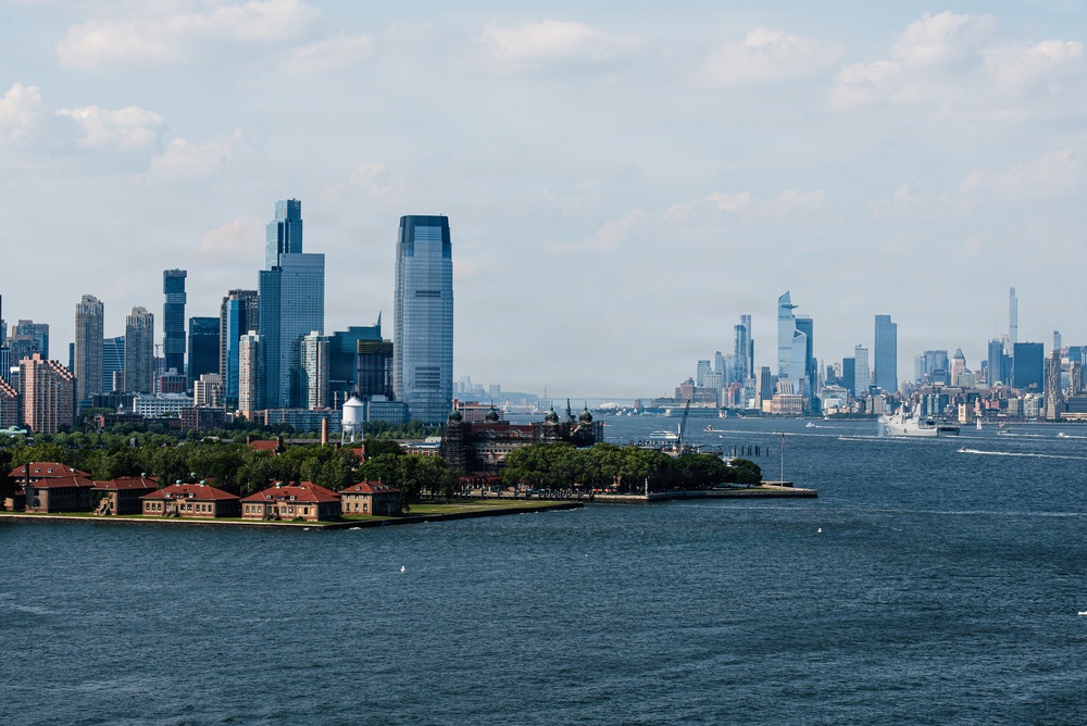 USS Arlington Arrives at INR250 NYC