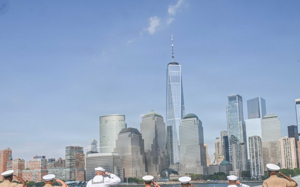USS Arlington (LPD 24) Enters New York Harbor