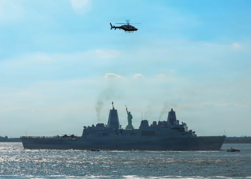 USS Arlington (LPD 24) sails past Statue of Liberty