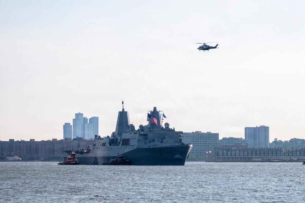 USS Arlington arrives in New York for International Naval Review 250