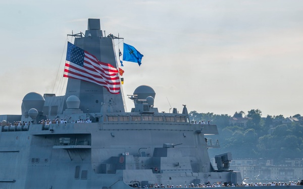 USS Arlington arrives in New York for International Naval Review 250