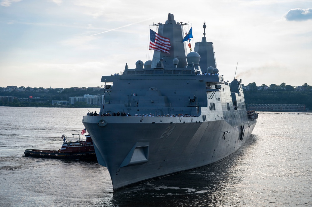 USS Arlington arrives in New York for International Naval Review 250