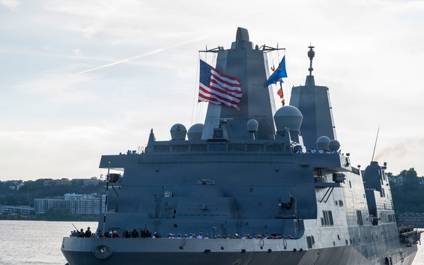 USS Arlington arrives in New York for International Naval Review 250