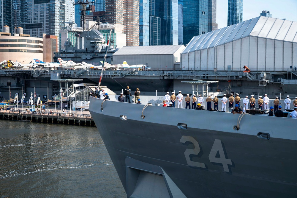 USS Arlington arrives in New York for International Naval Review 250