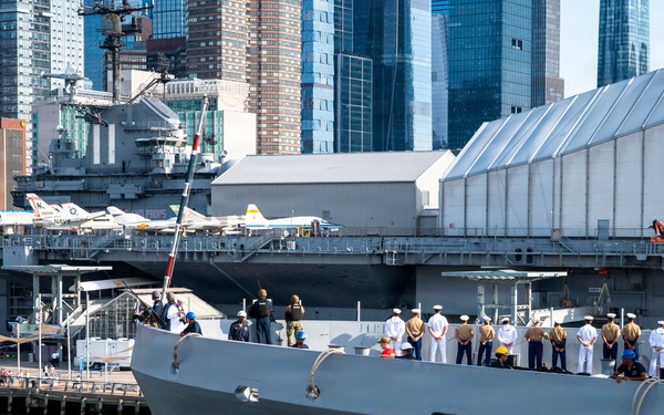 USS Arlington arrives in New York for International Naval Review 250