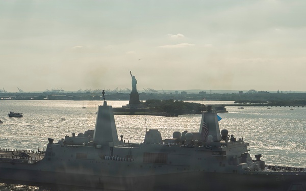 USS Arlington Arrives to INR 250