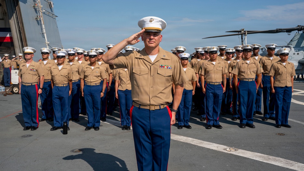 USS Arlington (LPD 24) Enters The New York Harbor